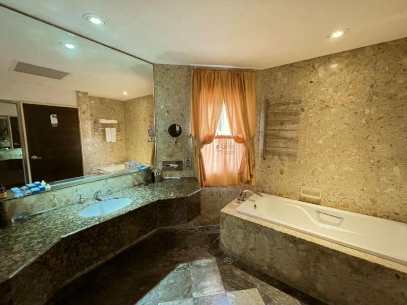 ננואן Swan Lake Villa Resort מראה חיצוני תמונה